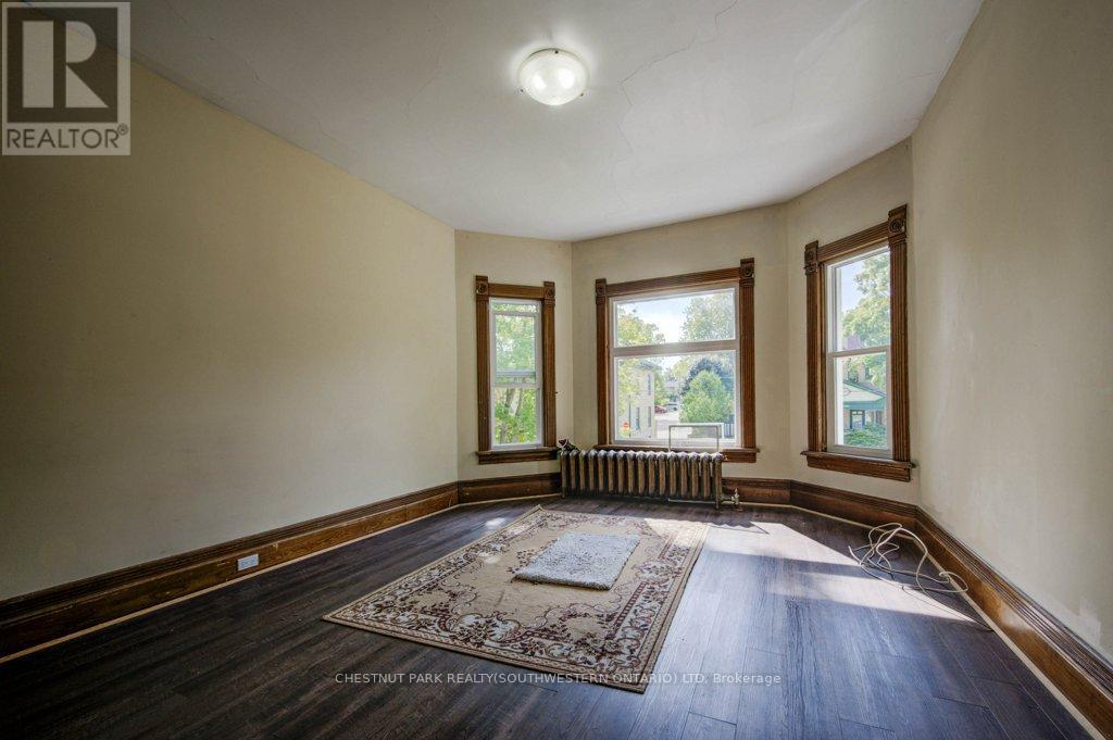 62 Dorset Street, Waterloo, Ontario  N2L 3L8 - Photo 32 - X12202454
