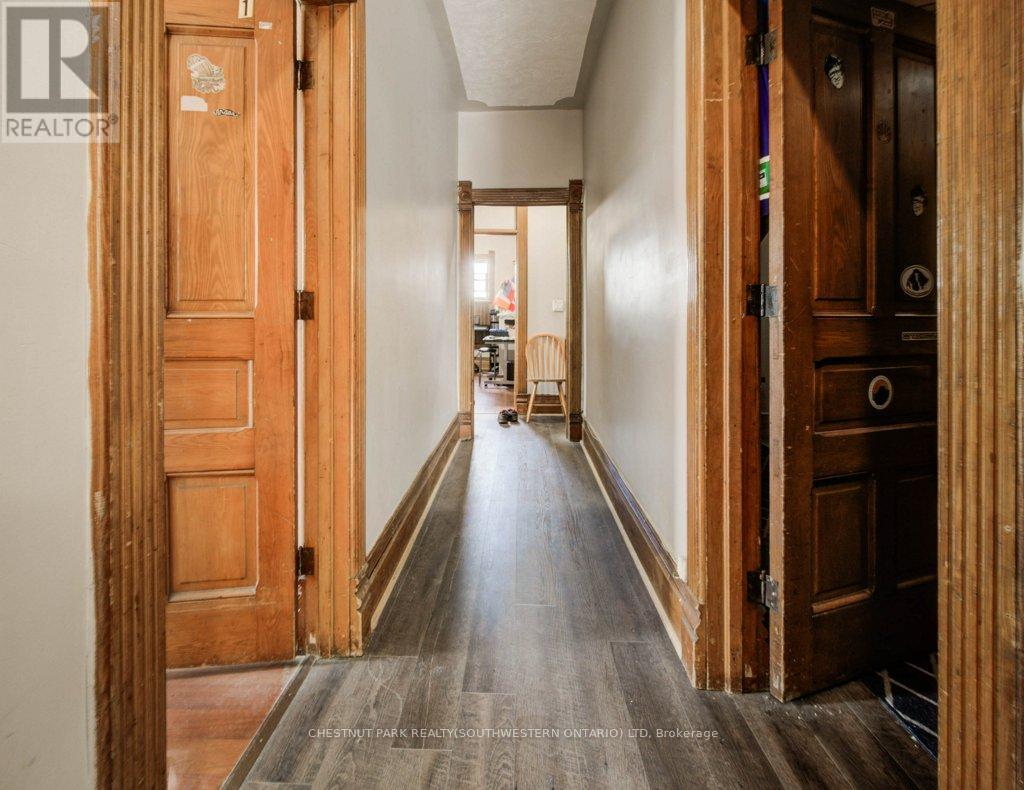 62 Dorset Street, Waterloo, Ontario  N2L 3L8 - Photo 34 - X12202454