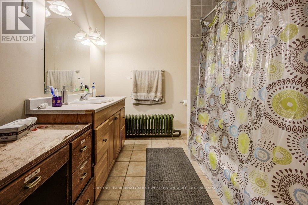 62 Dorset Street, Waterloo, Ontario  N2L 3L8 - Photo 39 - X12202454