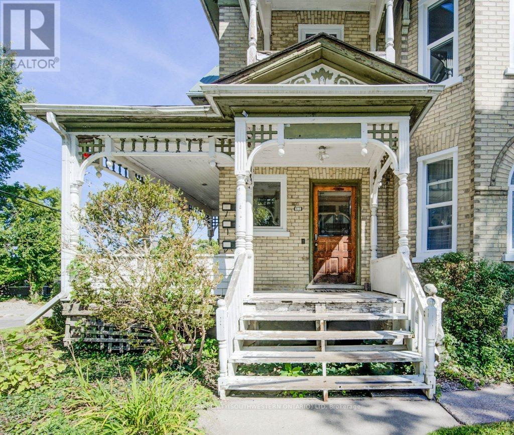 62 Dorset Street, Waterloo, Ontario  N2L 3L8 - Photo 4 - X12202454
