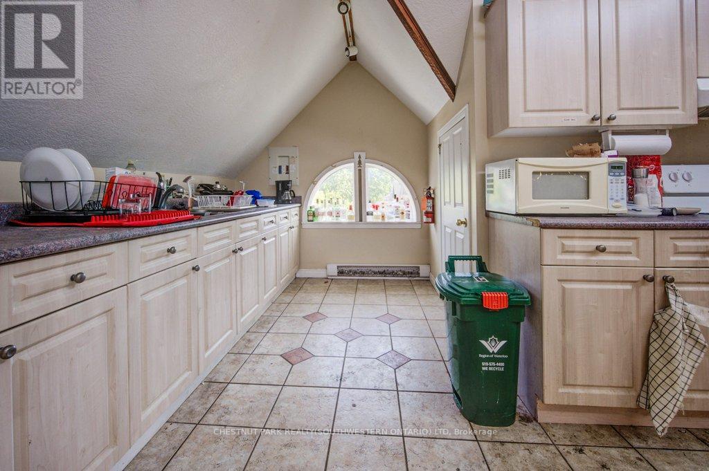 62 Dorset Street, Waterloo, Ontario  N2L 3L8 - Photo 40 - X12202454