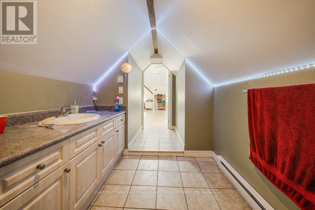 62 Dorset Street, Waterloo, Ontario  N2L 3L8 - Photo 49 - X12202454