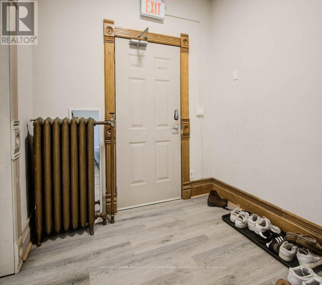 62 Dorset Street, Waterloo, Ontario  N2L 3L8 - Photo 5 - X12202454