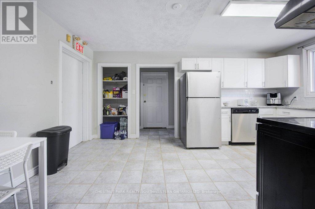 62 Dorset Street, Waterloo, Ontario  N2L 3L8 - Photo 8 - X12202454