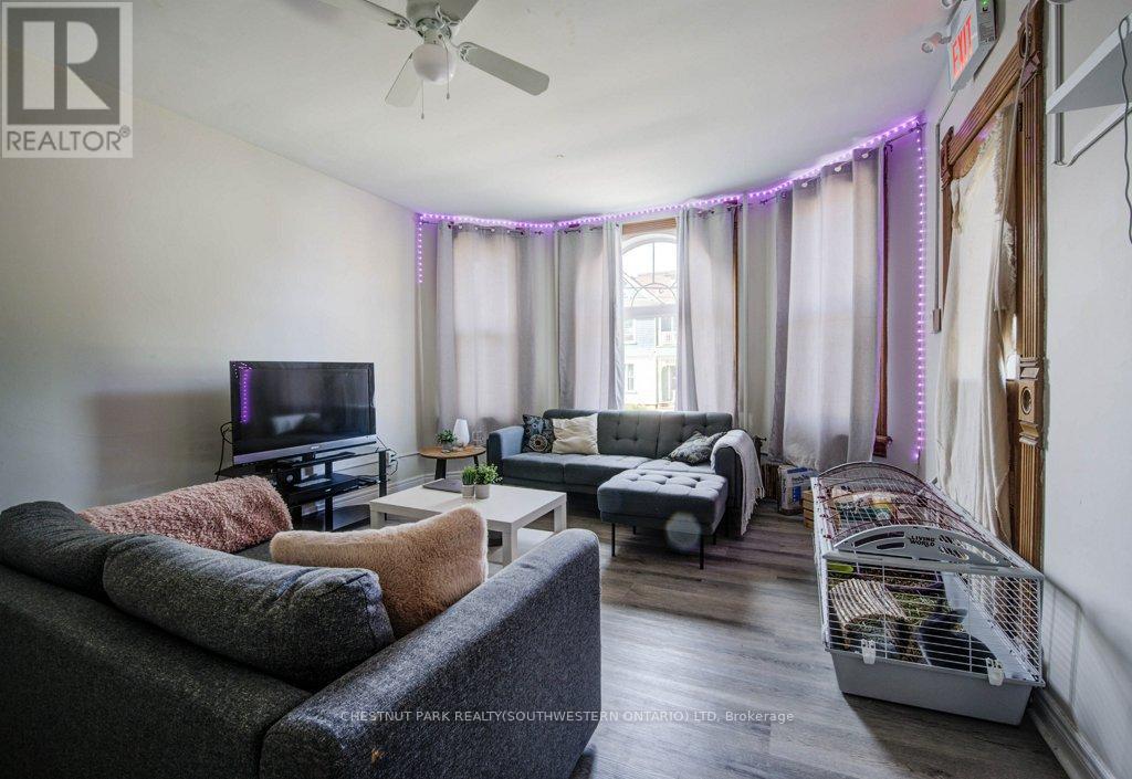 62 Dorset Street, Waterloo, Ontario  N2L 3L8 - Photo 9 - X12202454