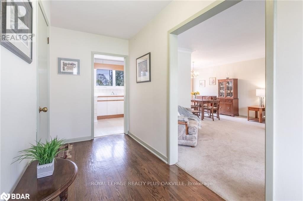 2030 Vickery Drive, Oakville (Wo West), Ontario  L6L 2J1 - Photo 21 - W12202276