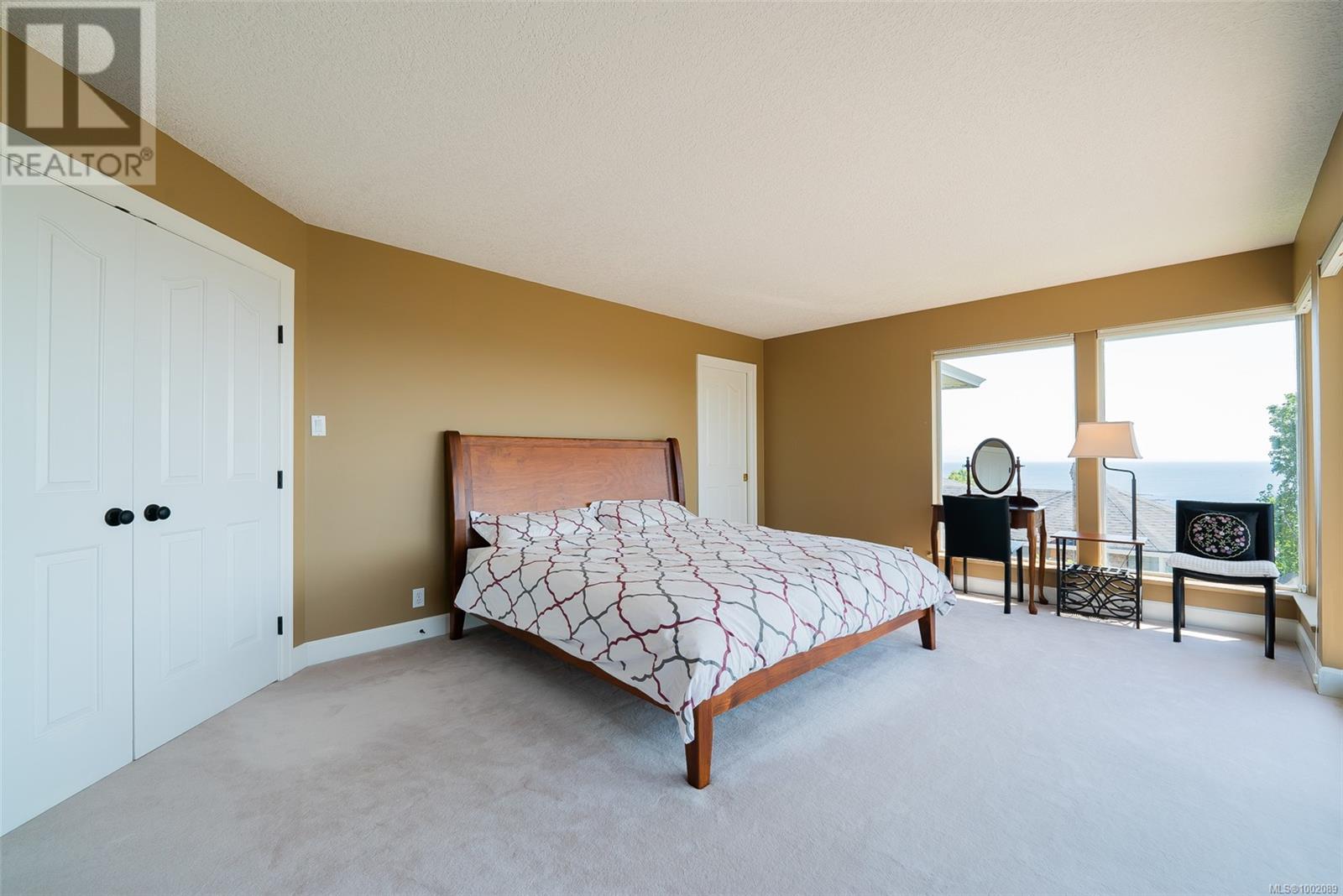 Property at 3689 Glen Oaks Dr image 4