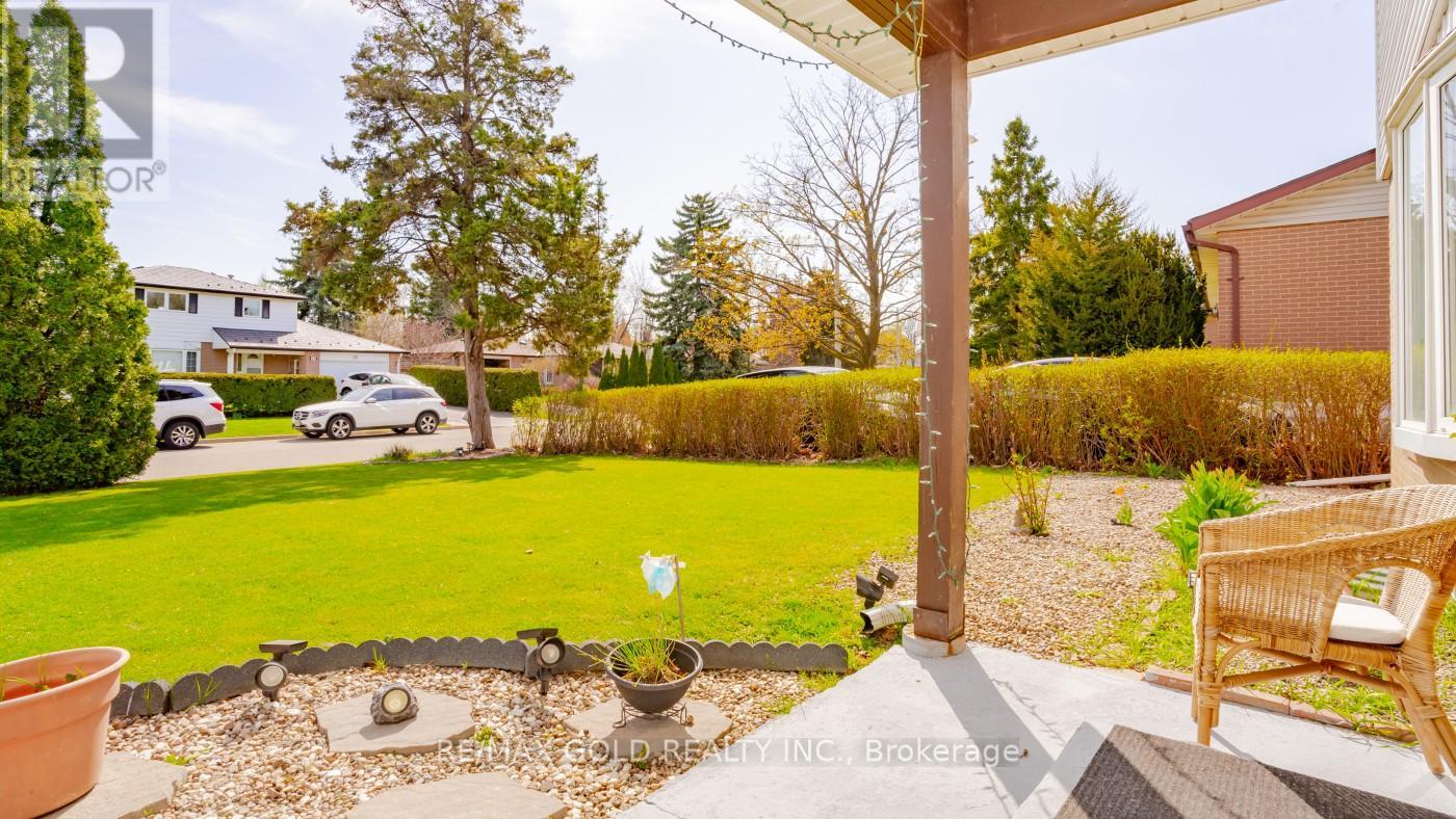 44 Dunblaine Crescent, Brampton, Ontario  L6T 3H2 - Photo 3 - W12202472