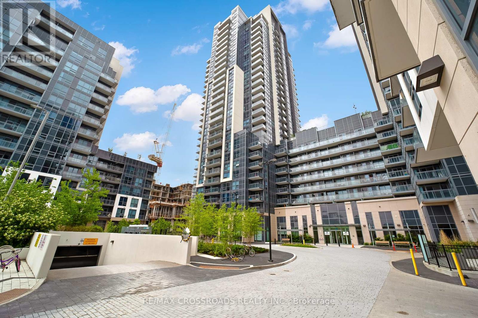 1910 - 20 MEADOWGLEN PLACE, Toronto, Ontario
