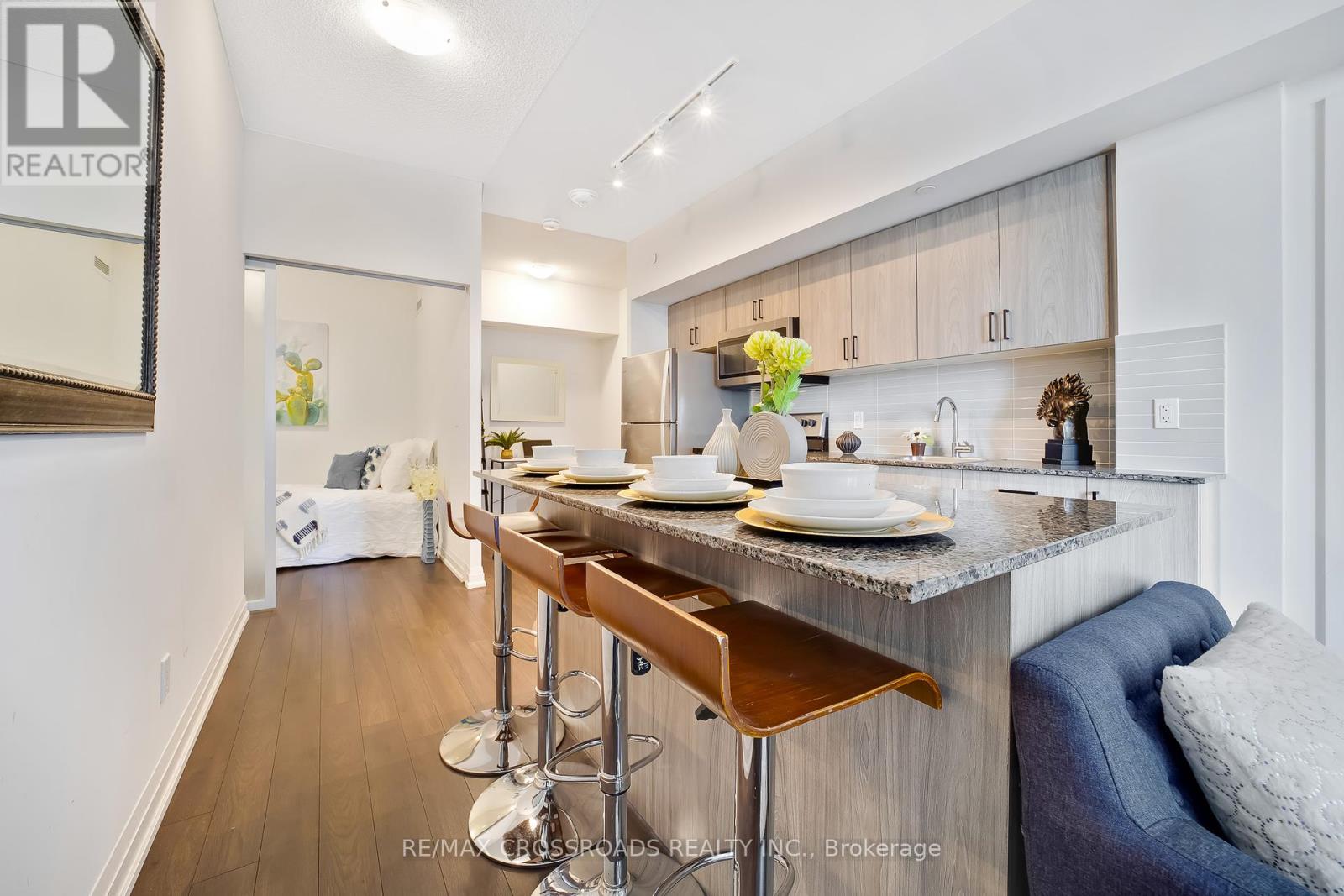 1910 - 20 Meadowglen Place, Toronto, Ontario  M1G 0A9 - Photo 2 - E12195670