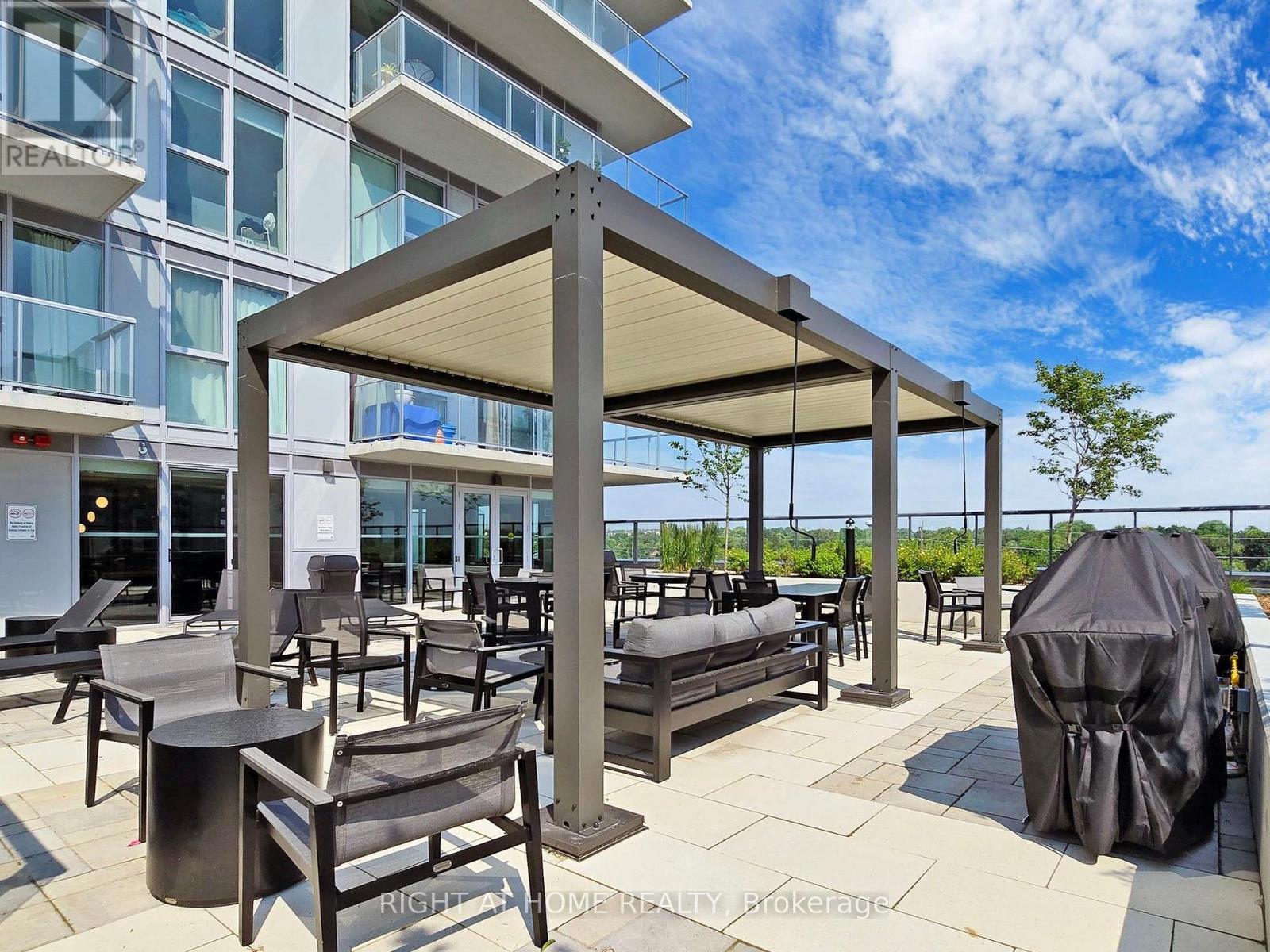 1212 - 185 Deerfield Road, Newmarket, Ontario  L3Y 0G7 - Photo 1 - N12185213
