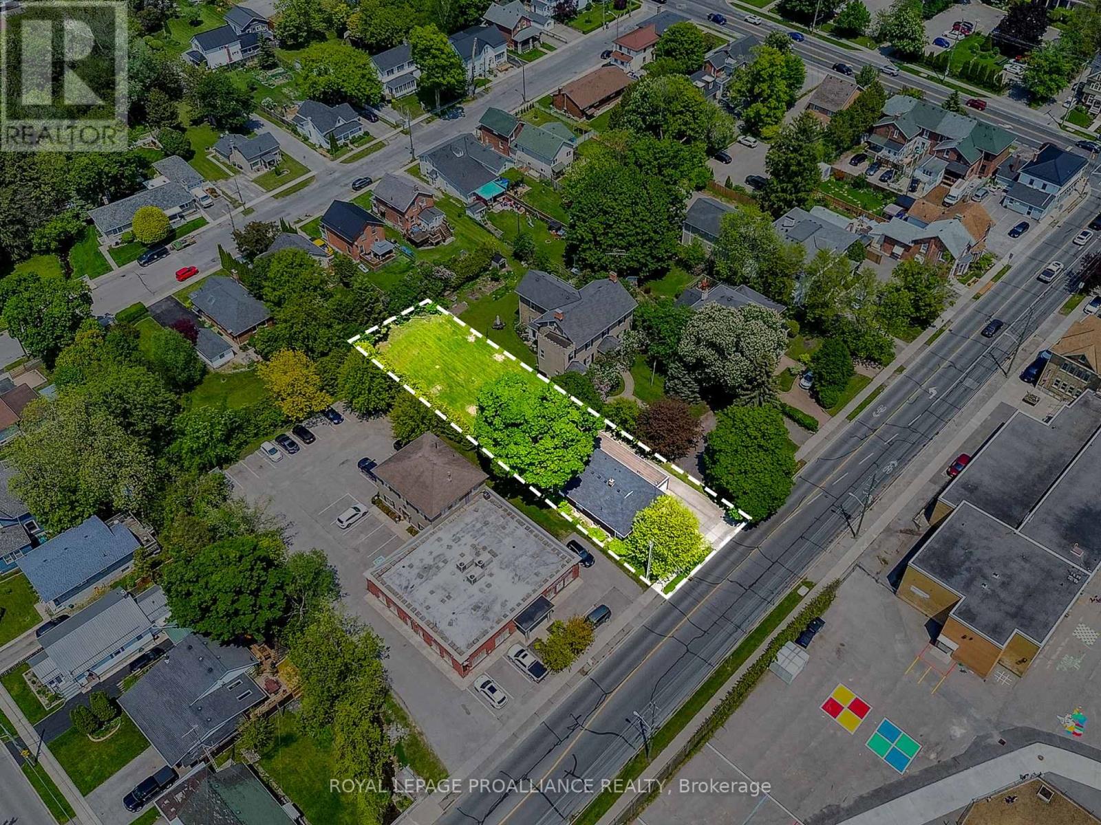 Property at 40 UNIVERSITY AVENUE W image 4