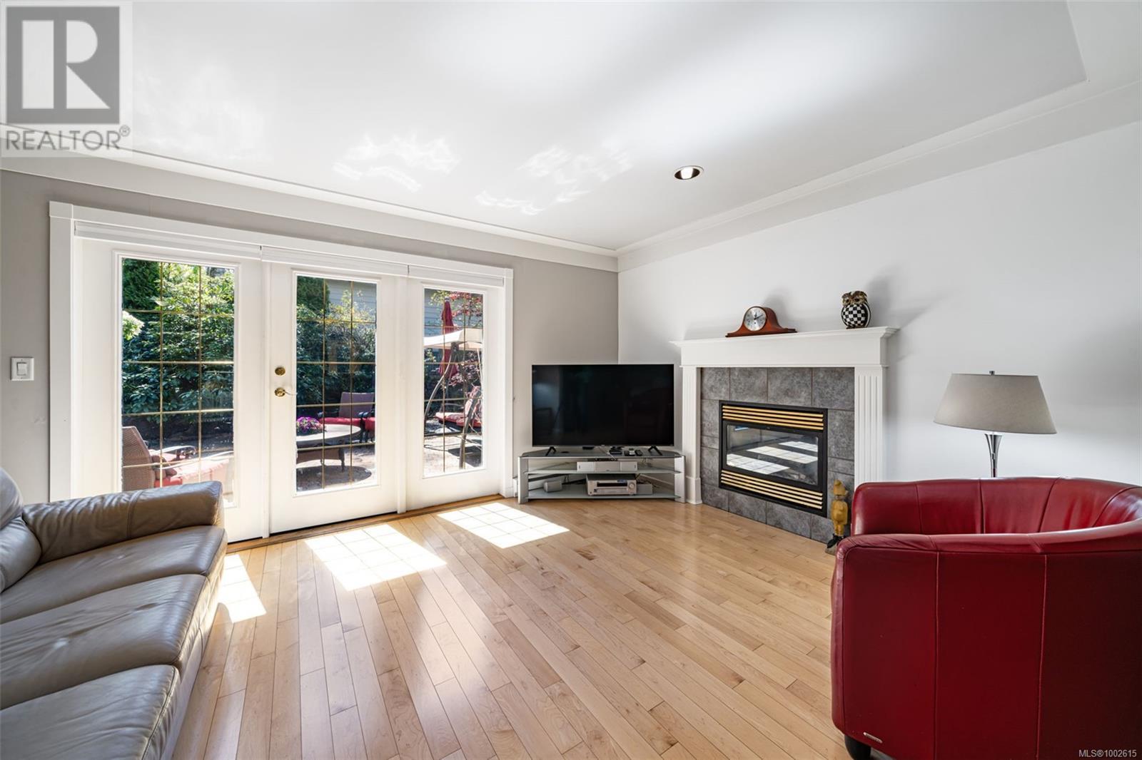 Property at 4135 Rockhome Gdns image 5