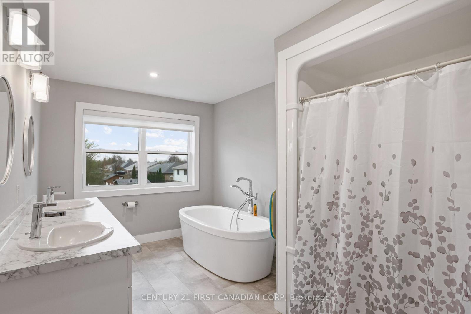 1 Helen Court, Central Elgin, Ontario  N0L 1B0 - Photo 25 - X12115099