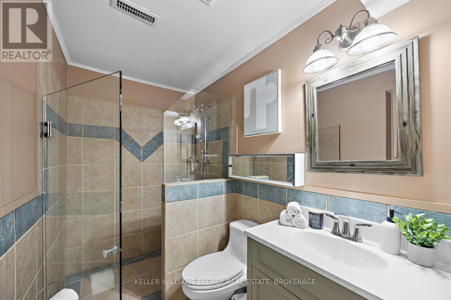 52 Vancouver Court, Oshawa, Ontario  L1J 5X2 - Photo 18 - E12202742