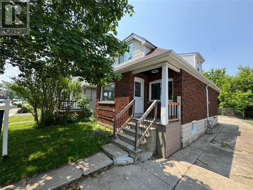 Property at 149 WEIR Street N image 5
