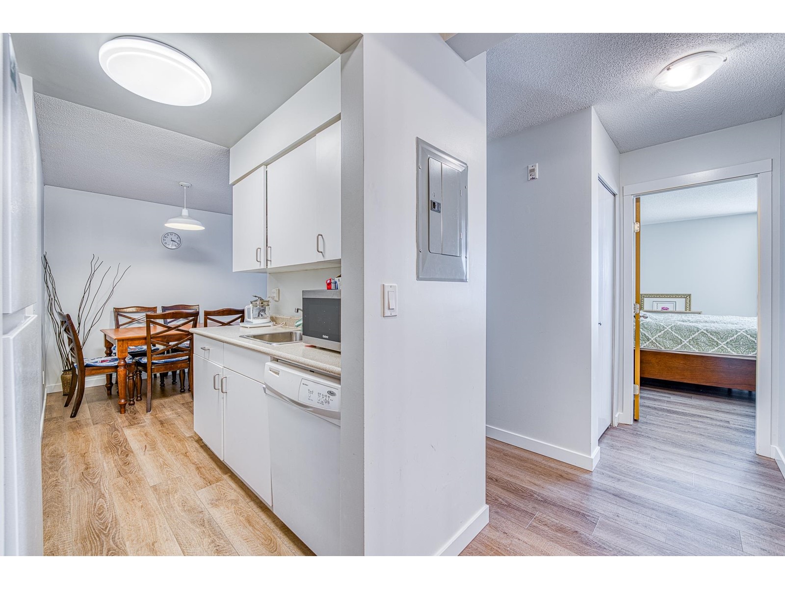 302 15288 100 Avenue, Surrey, British Columbia V3R 7V2 - Photo 8 - R3011324