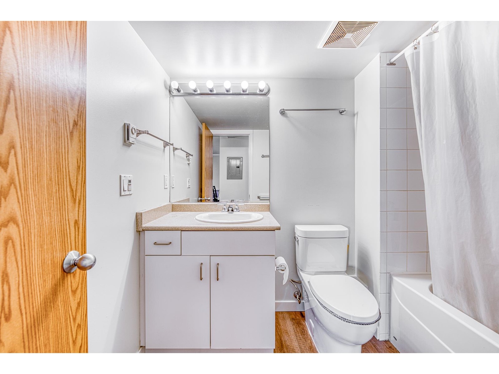 302 15288 100 Avenue, Surrey, British Columbia V3R 7V2 - Photo 6 - R3011324