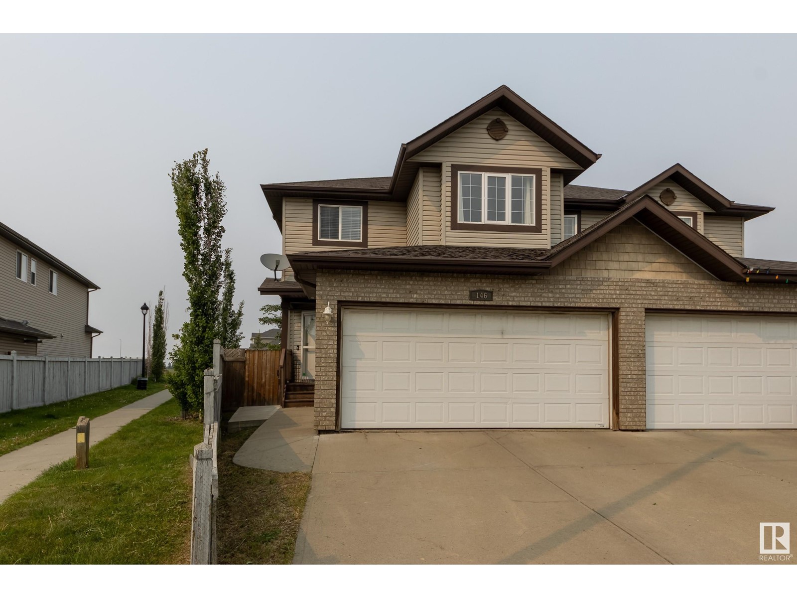 146 CASTLE DR NW, Edmonton, Alberta