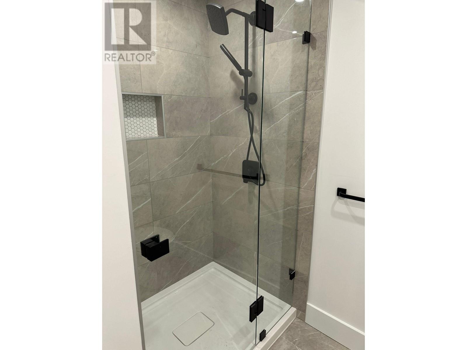 104 2075 E 1st Avenue, Vancouver, British Columbia  V5N 1A1 - Photo 2 - R3012300