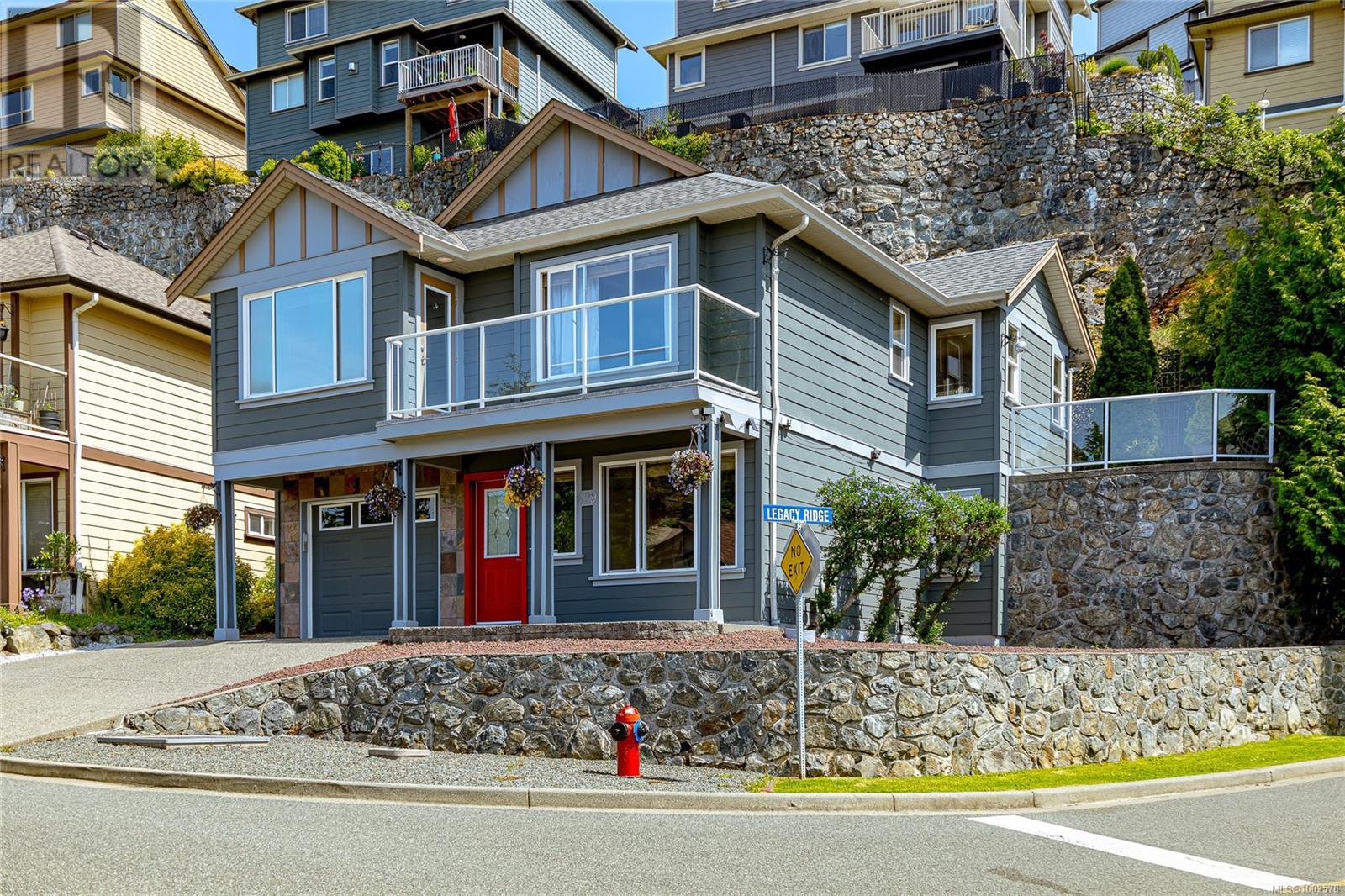 Property at 629 Kingsview Ridge image 2