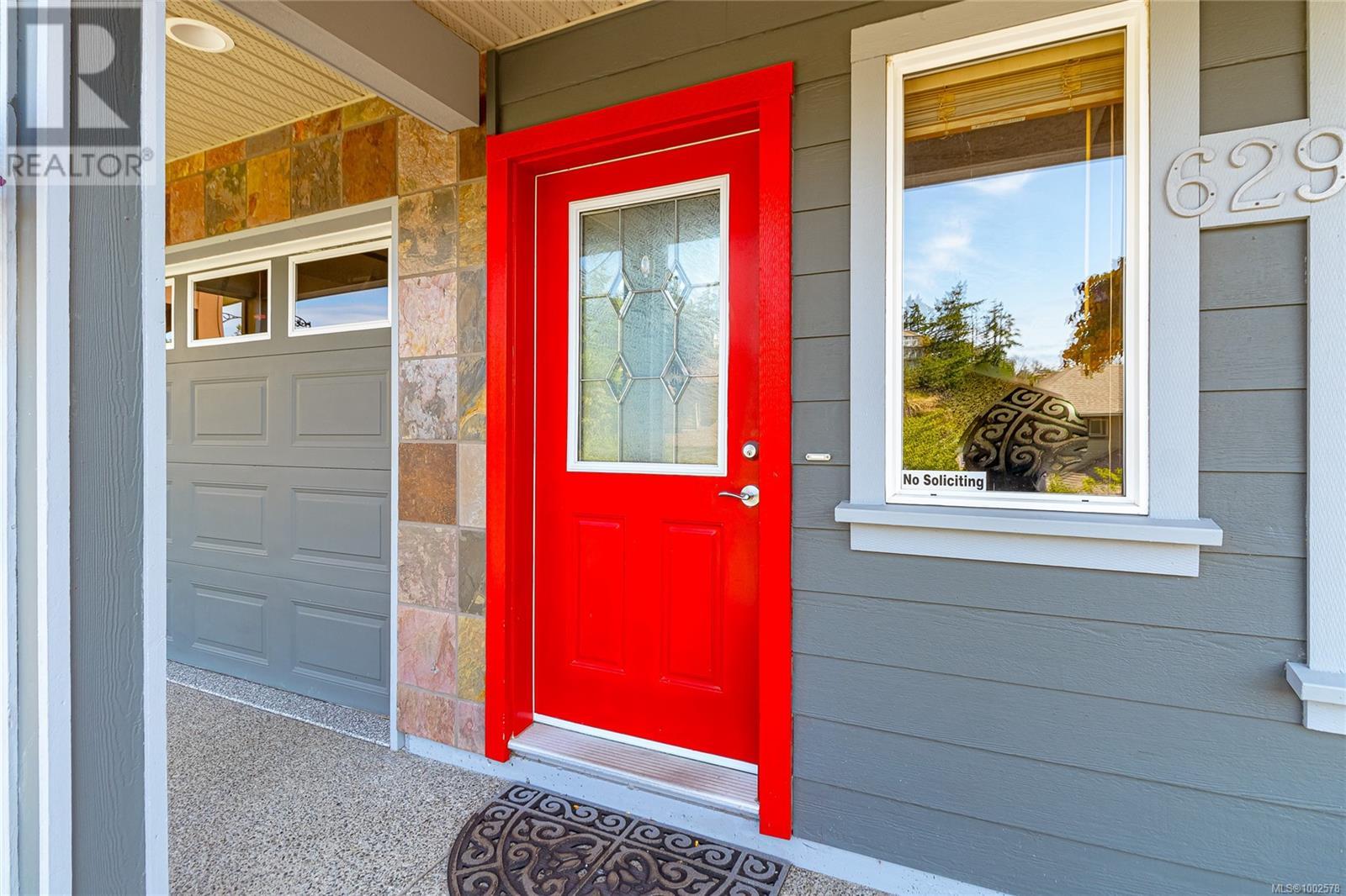 Property at 629 Kingsview Ridge image 3