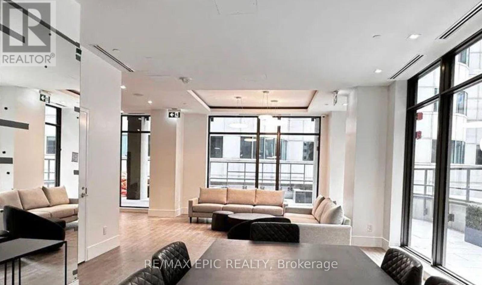 1703 - 8 Widmer Street, Toronto, Ontario  M5V 2E7 - Photo 17 - C12202562