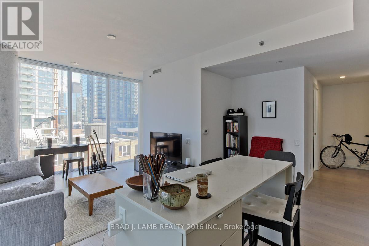 803 - 101 Peter Street, Toronto (Waterfront Communities), Ontario  M5V 0G6 - Photo 2 - C12202659