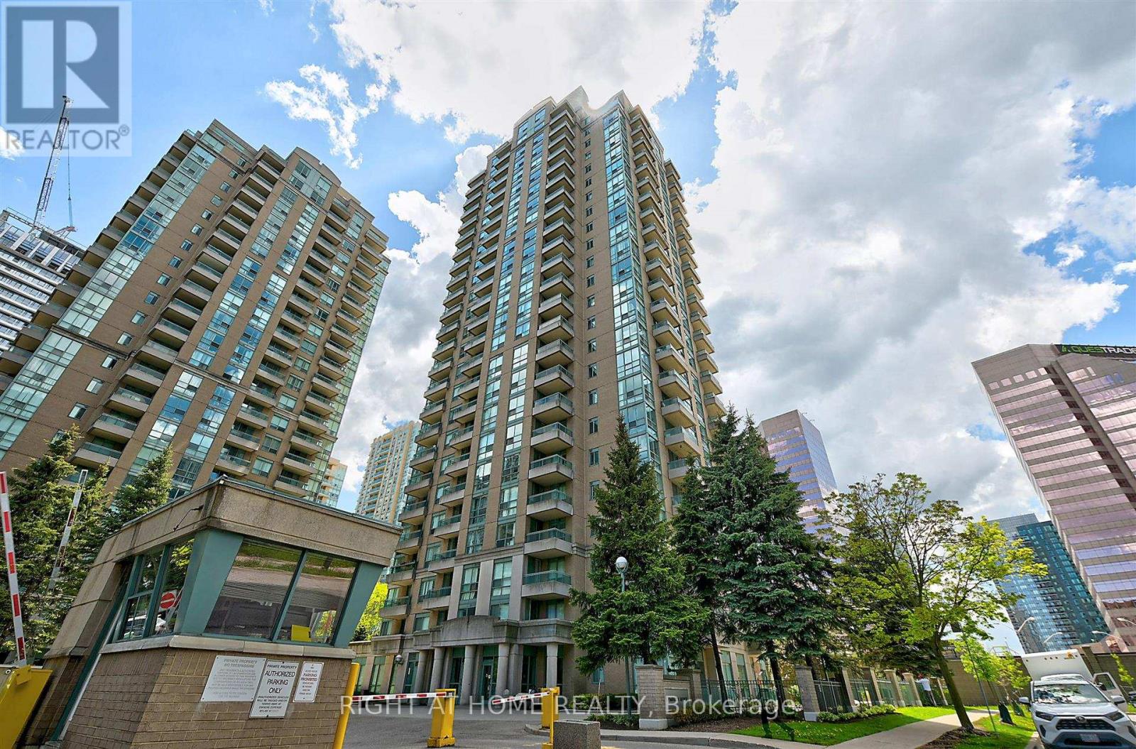 903 - 1 Pemberton Avenue, Toronto (Newtonbrook East), Ontario  M2M 4K9 - Photo 1 - C12202744