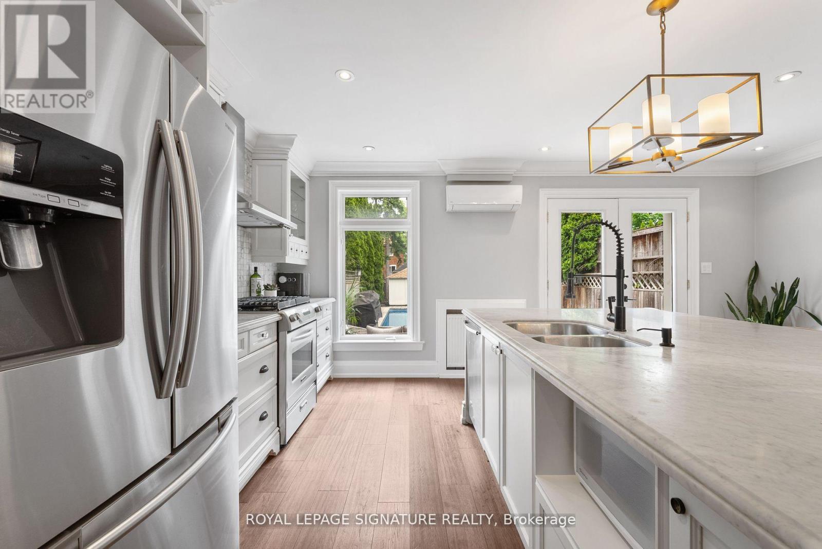 40 Southvale Drive, Toronto, Ontario  M4G 1G3 - Photo 11 - C12202761
