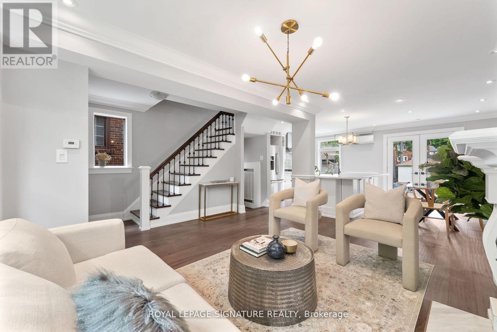 40 Southvale Drive, Toronto, Ontario  M4G 1G3 - Photo 12 - C12202761