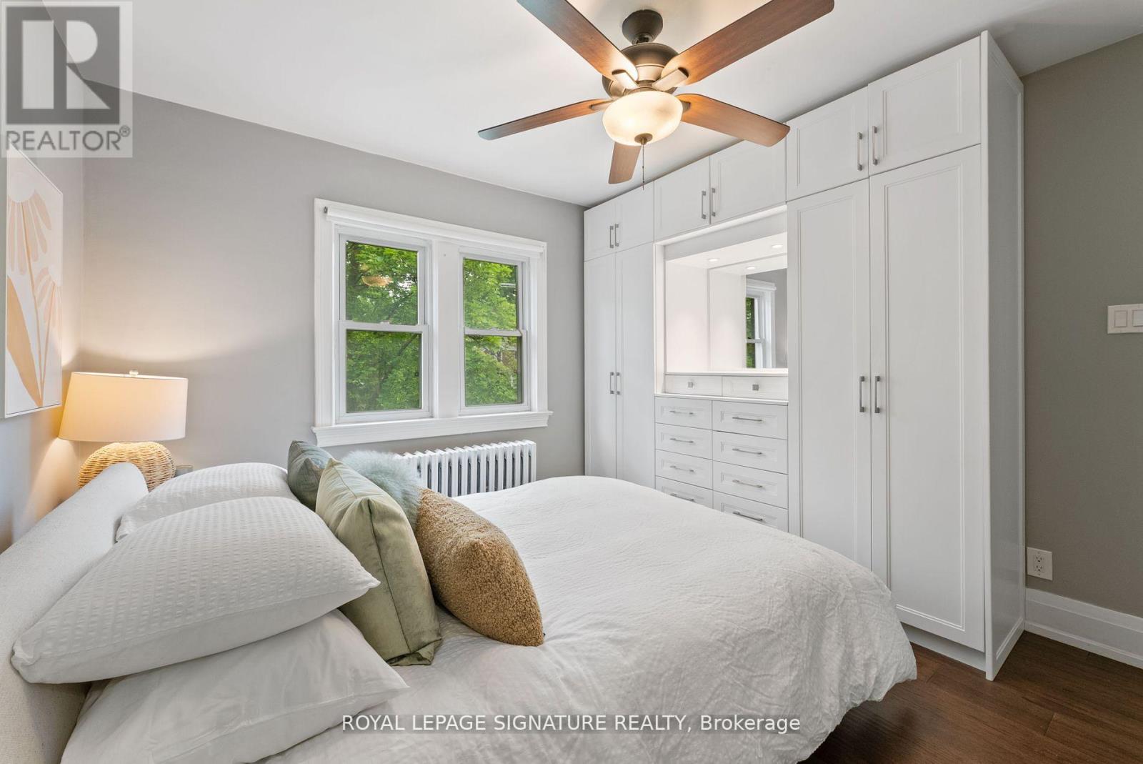 40 Southvale Drive, Toronto, Ontario  M4G 1G3 - Photo 19 - C12202761