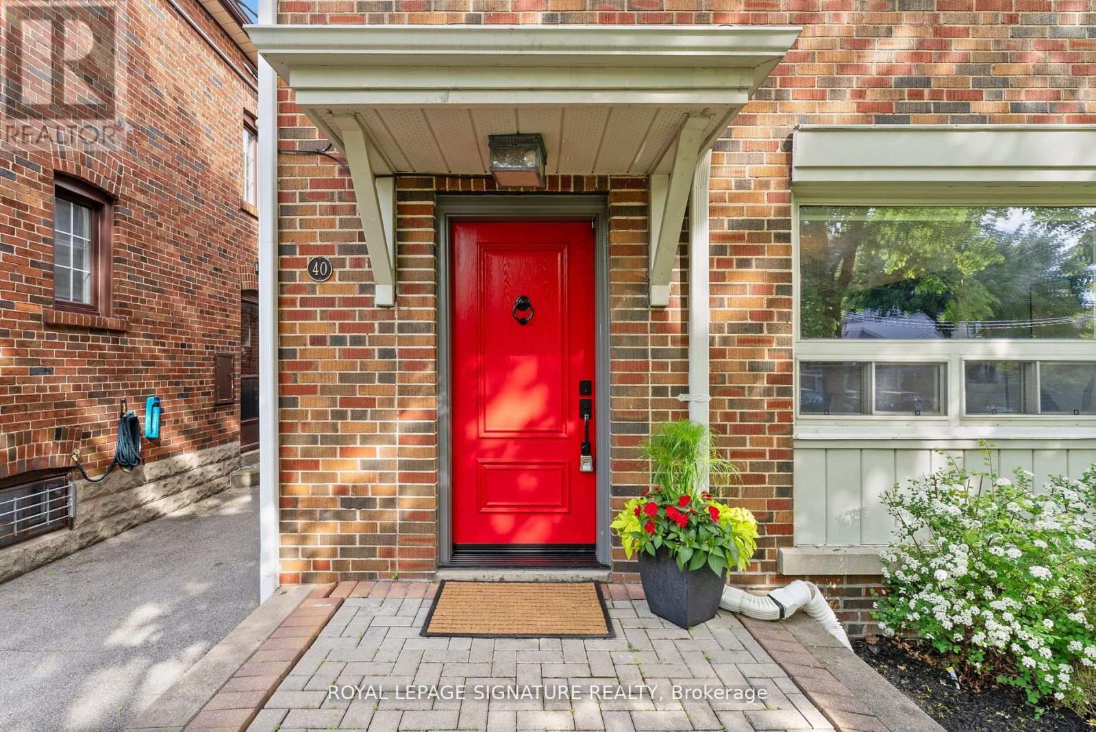 40 Southvale Drive, Toronto, Ontario  M4G 1G3 - Photo 2 - C12202761
