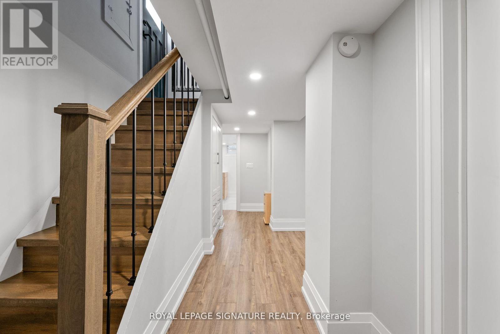40 Southvale Drive, Toronto, Ontario  M4G 1G3 - Photo 20 - C12202761