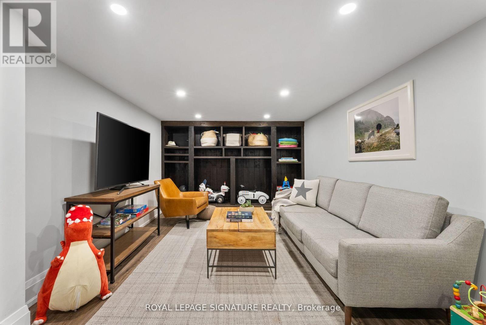 40 Southvale Drive, Toronto, Ontario  M4G 1G3 - Photo 23 - C12202761