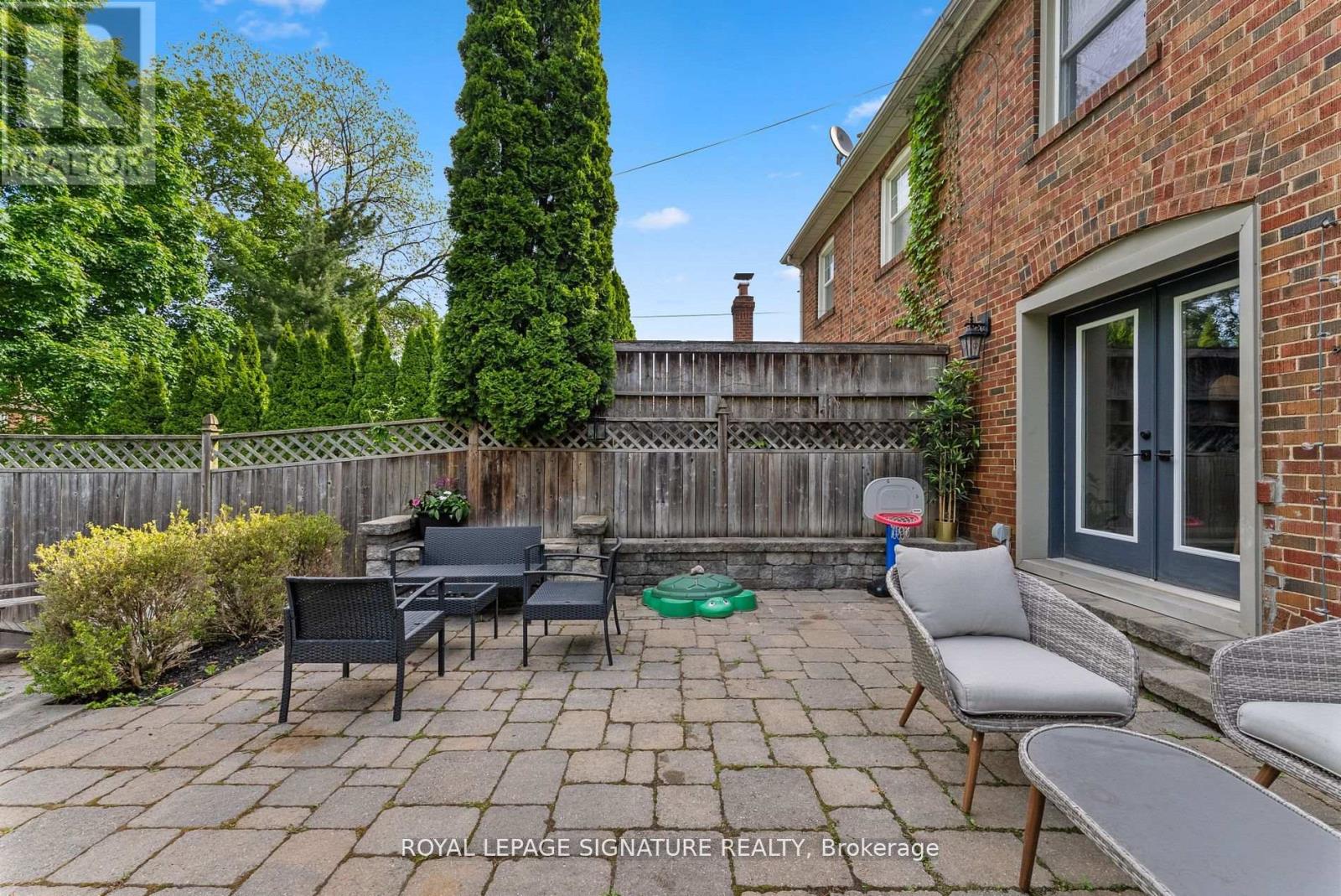 40 Southvale Drive, Toronto, Ontario  M4G 1G3 - Photo 29 - C12202761