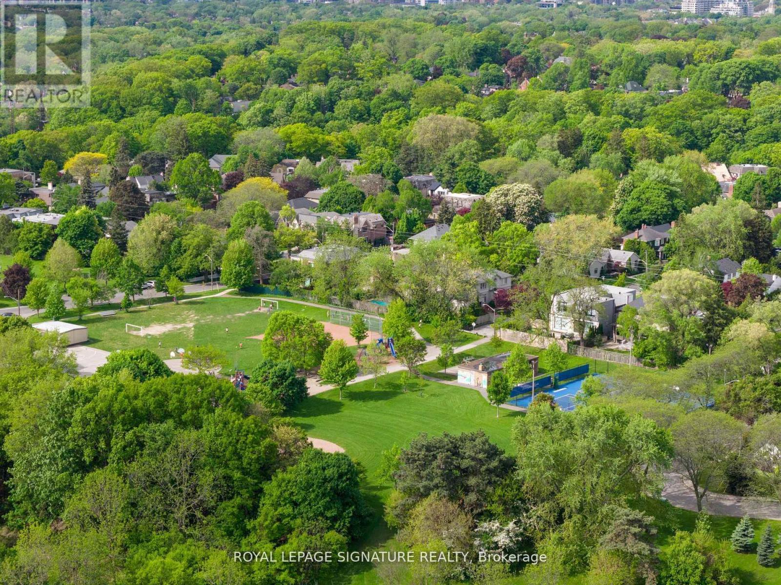 40 Southvale Drive, Toronto, Ontario  M4G 1G3 - Photo 35 - C12202761