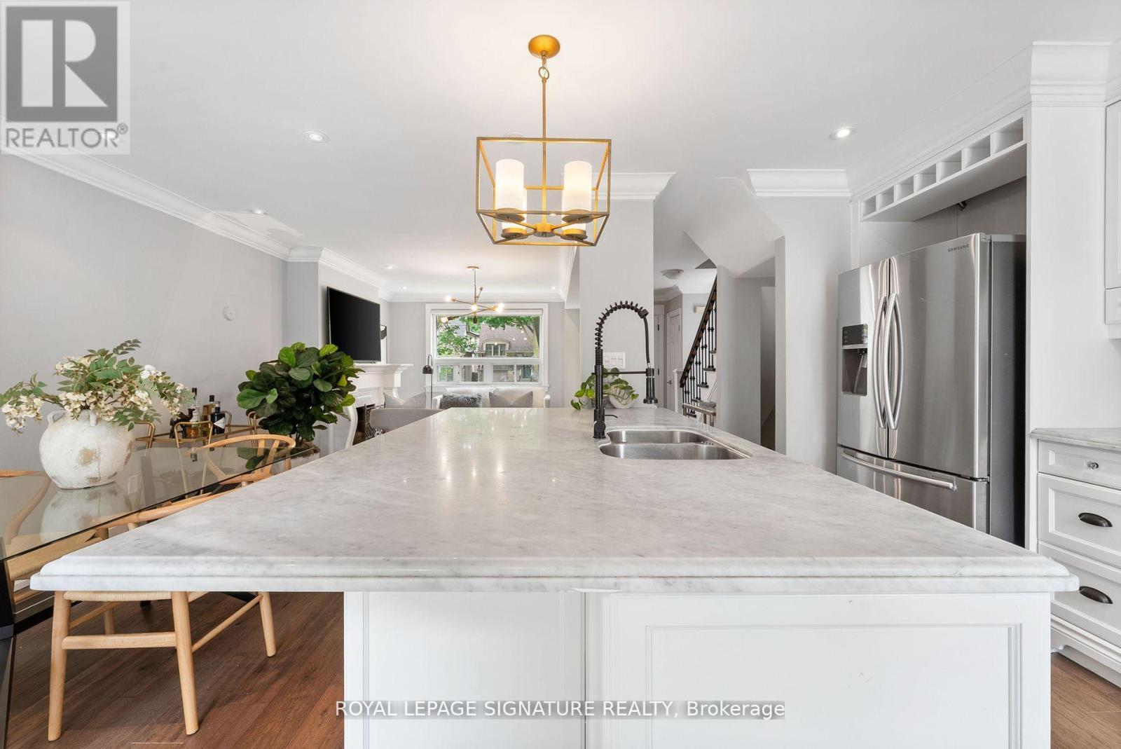 40 Southvale Drive, Toronto, Ontario  M4G 1G3 - Photo 8 - C12202761