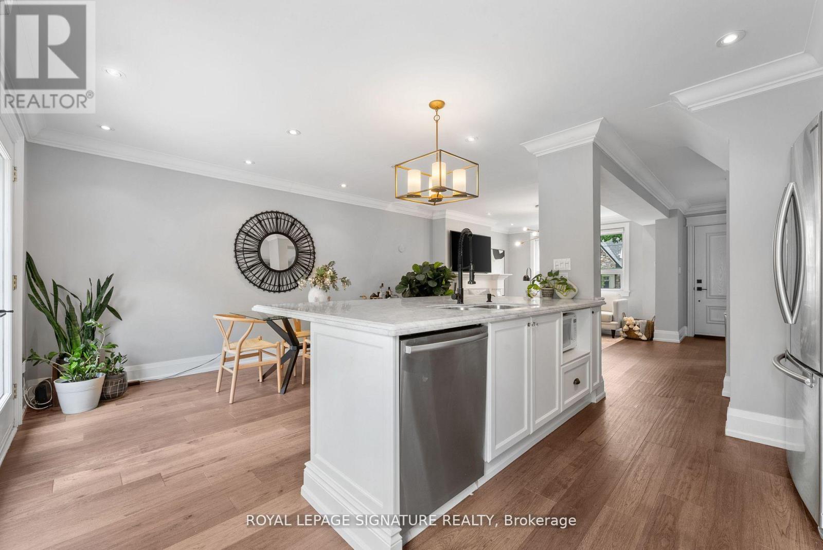 40 Southvale Drive, Toronto, Ontario  M4G 1G3 - Photo 9 - C12202761