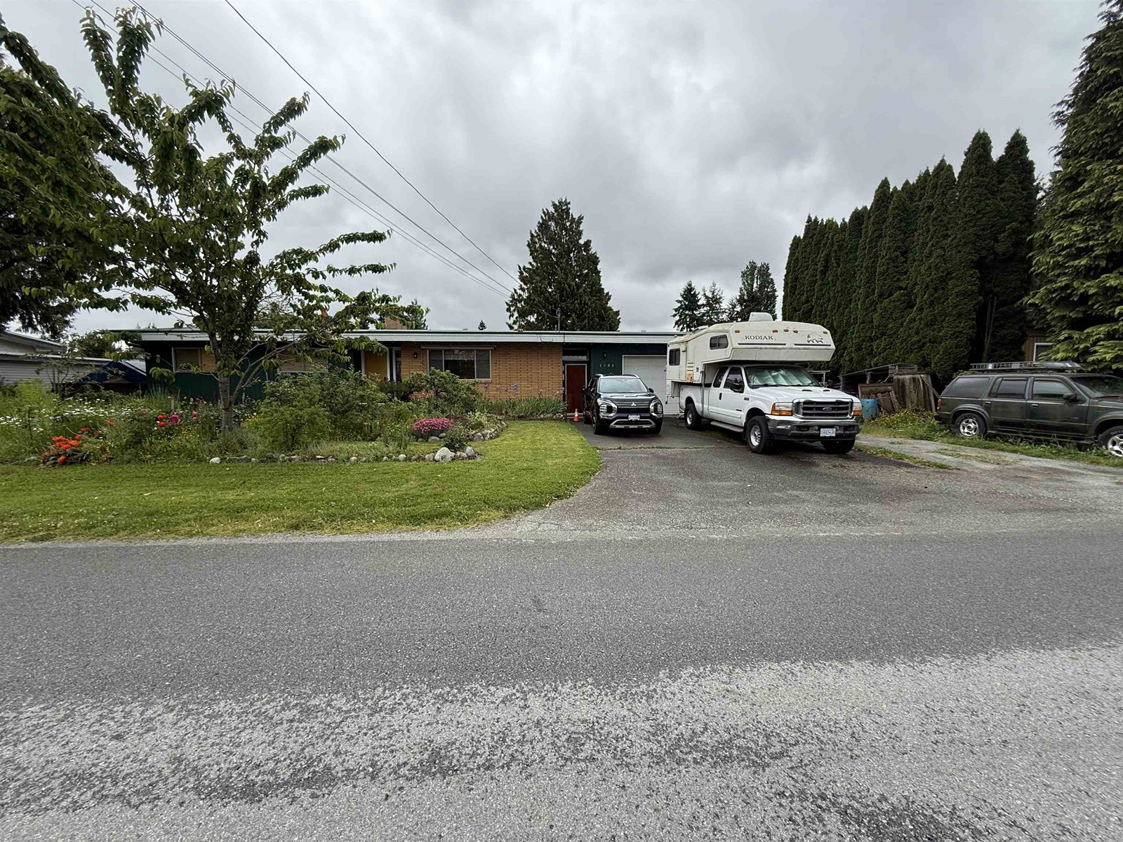 2308 Bakerview Street, Abbotsford, British Columbia  V2T 3B4 - Photo 1 - R3009044