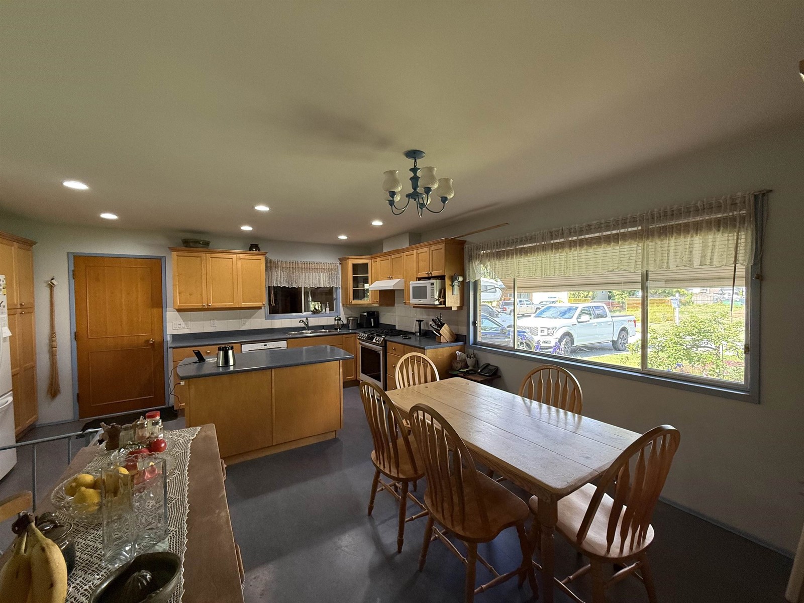 2308 Bakerview Street, Abbotsford, British Columbia  V2T 3B4 - Photo 5 - R3009044