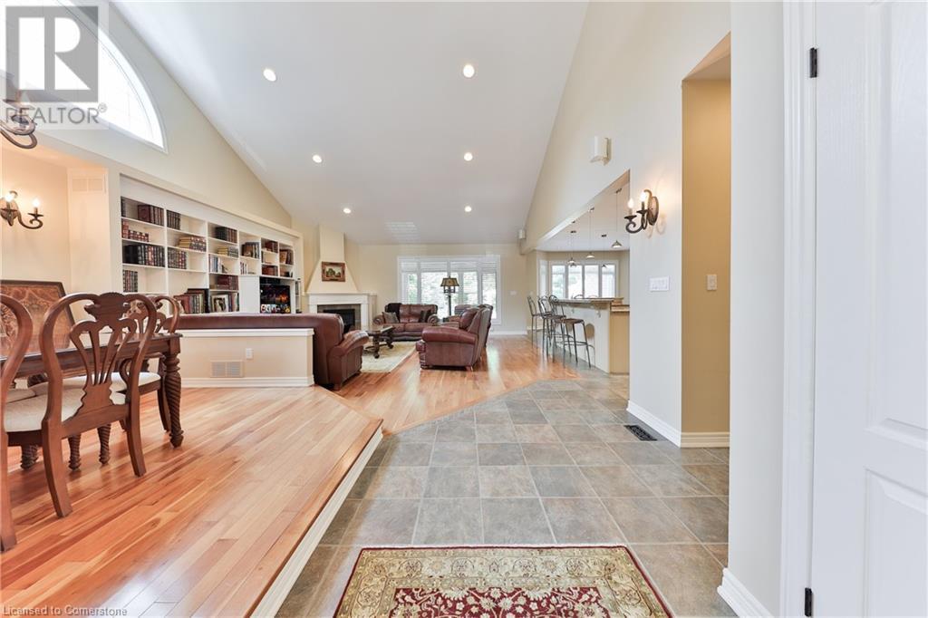 Property at 3105 LAKESHORE Road image 5