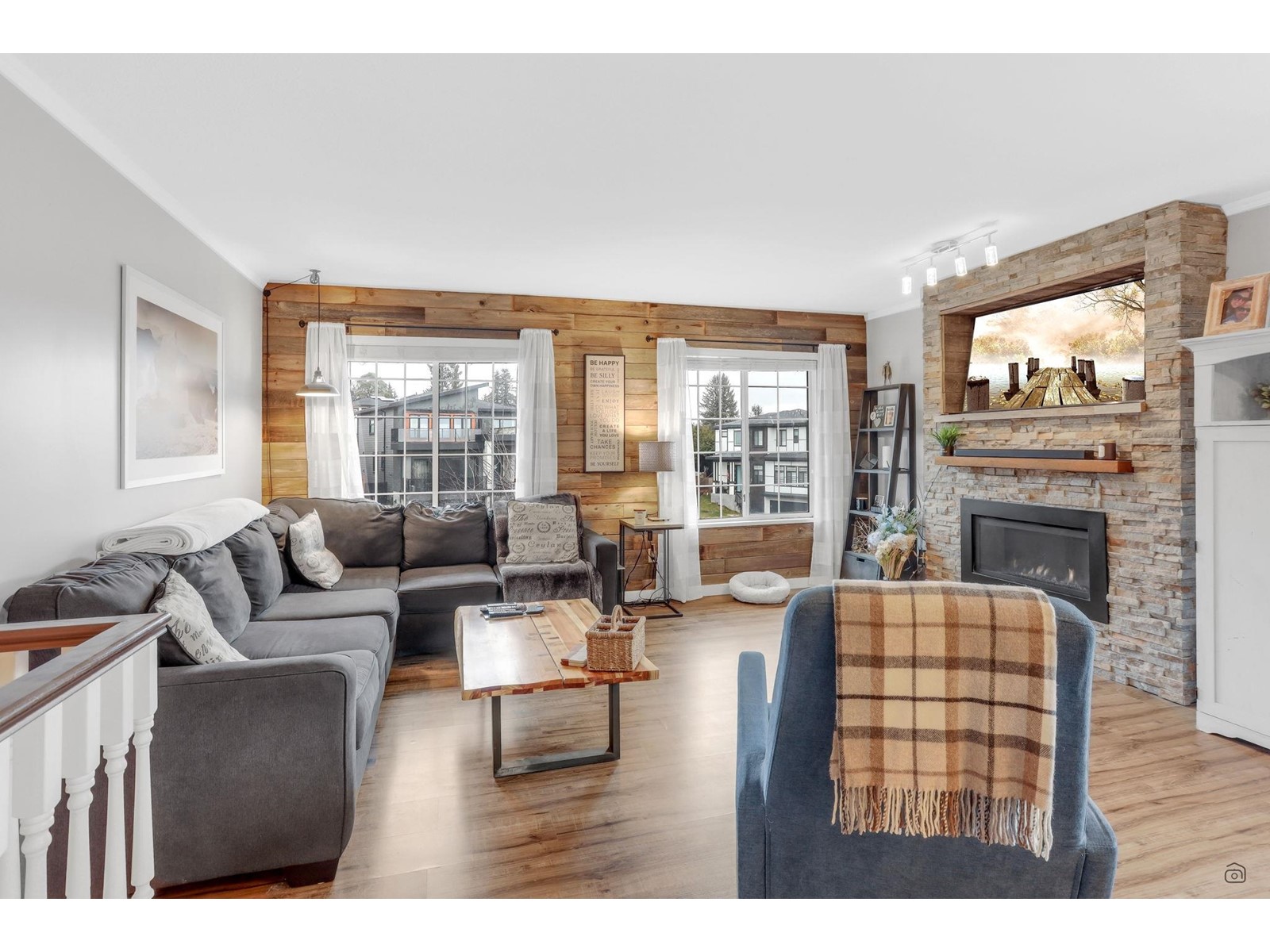 19020 60a Avenue, Surrey, British Columbia  V3S 8C9 - Photo 3 - R3011942