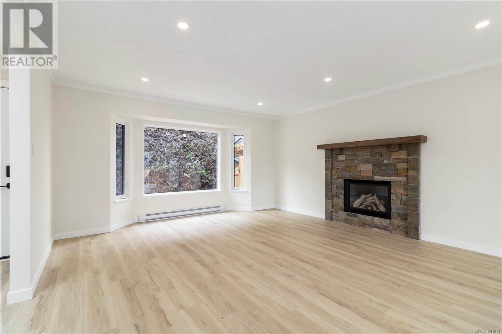 Property at 356 Campbell St image 4