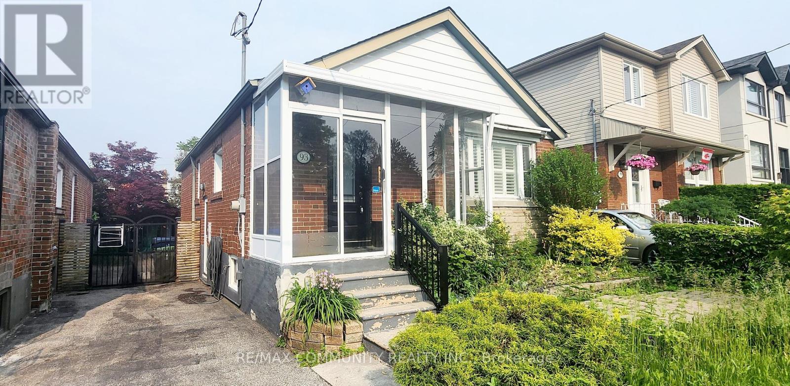 MAIN - 93 LANKIN BOULEVARD, Toronto, Ontario