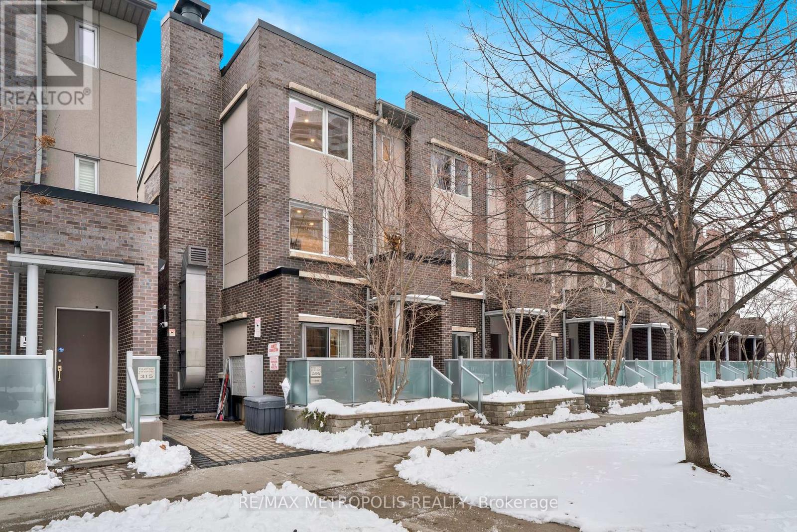 Th55 - 295 Village Green Square, Toronto (Agincourt South-Malvern West), Ontario  M1S 0L2 - Photo 2 - E12202706