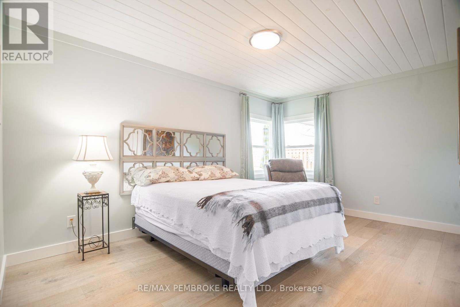 1206 Pembroke Street E, Laurentian Valley, Ontario  K8A 7R7 - Photo 25 - X12202704