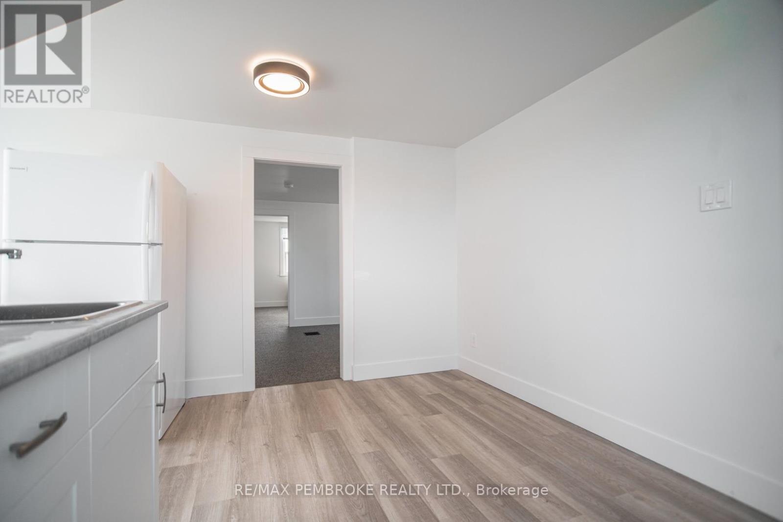 1206 Pembroke Street E, Laurentian Valley, Ontario  K8A 7R7 - Photo 30 - X12202704