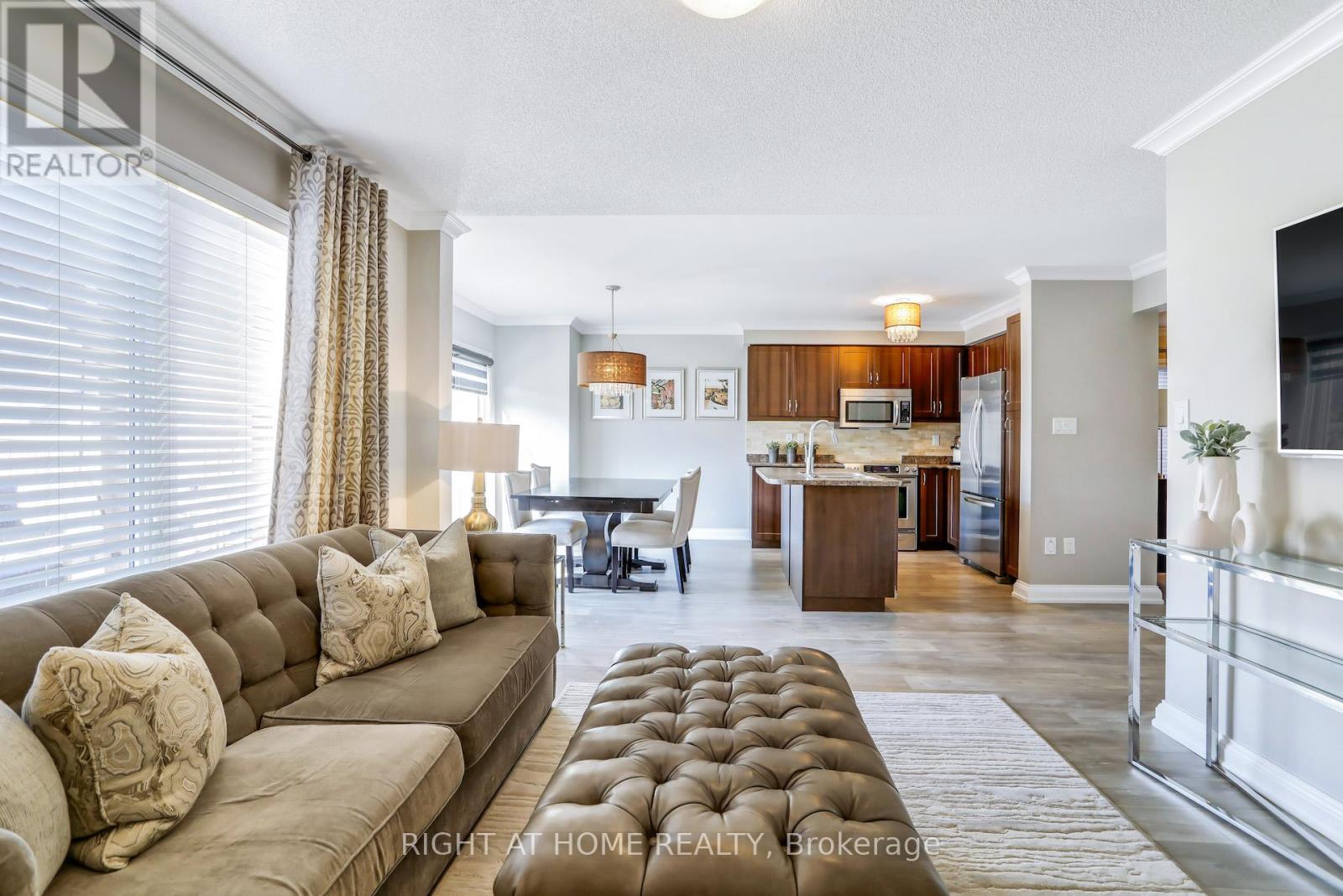 19 Amberwing Landing, Bradford West Gwillimbury, Ontario  L3Z 0H9 - Photo 8 - N12202565