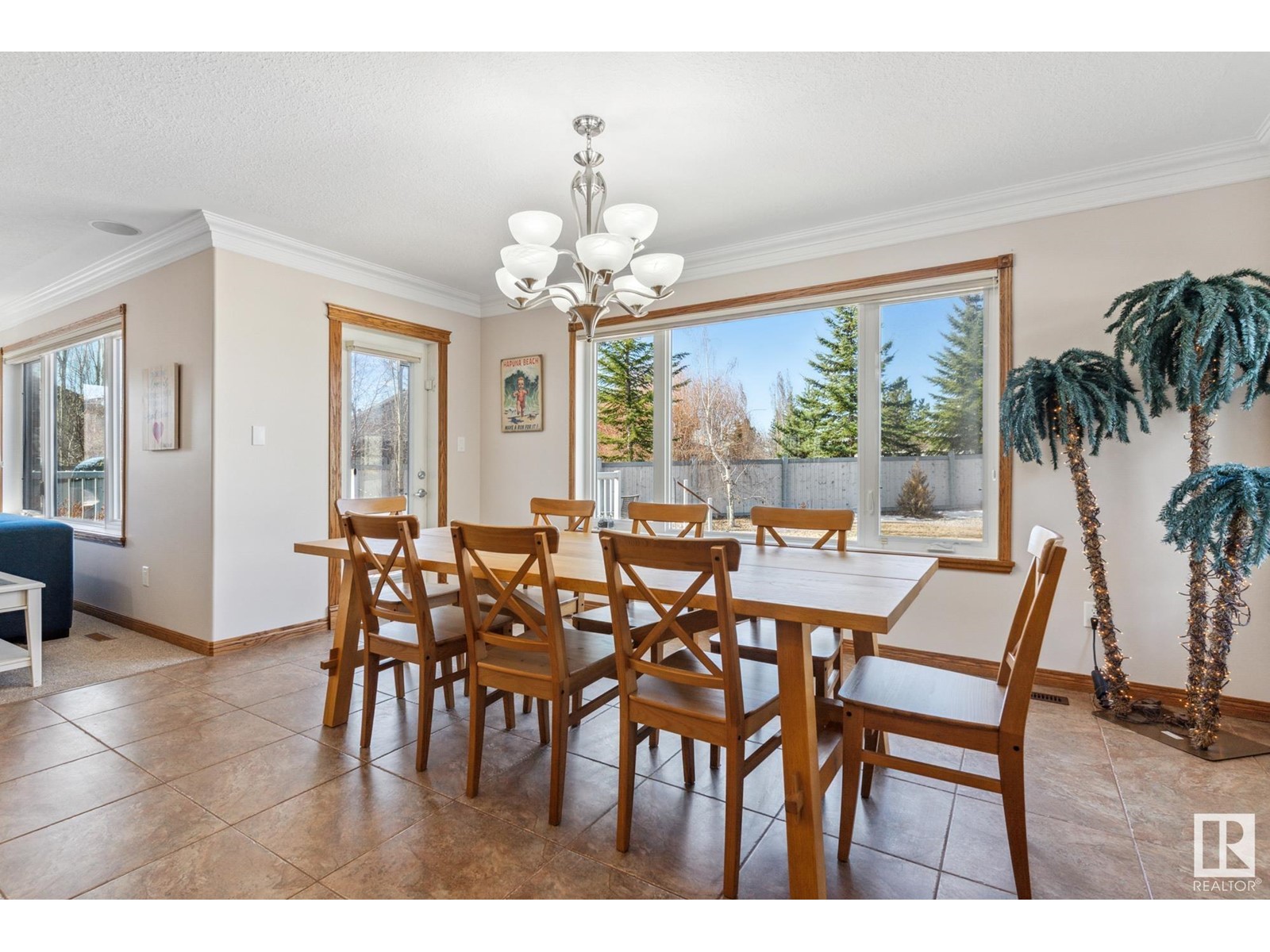 Property at 35 LOISELLE WY image 3